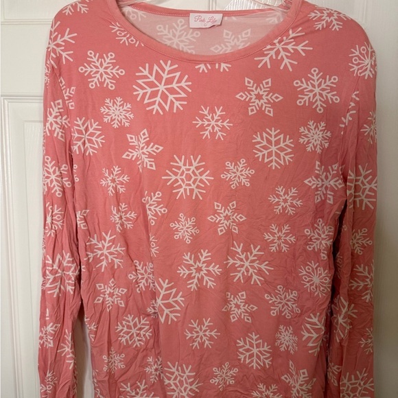 Pink Lily Tops - 💖 Pink Lily Snowflake Long Sleeve Pajama Set - Pink & White - Women's Size L